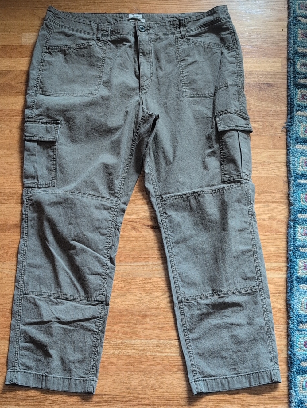 Women's Cargo Pants in Olive Green - Casual Utility Style